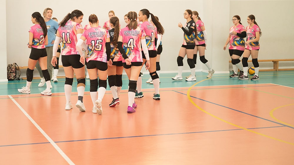 Minge în zbor după o lovitură puternică