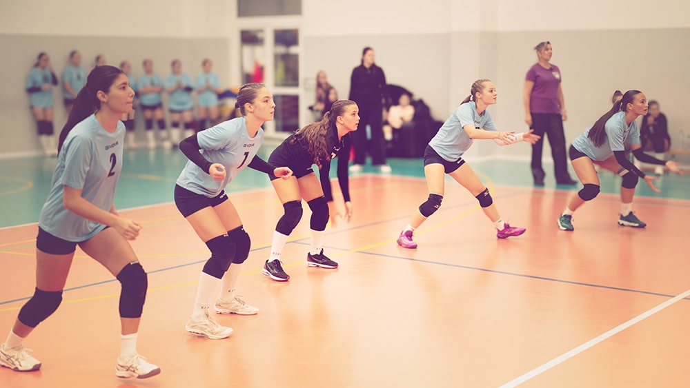 Sprint pentru a ajunge la o minge dificilă